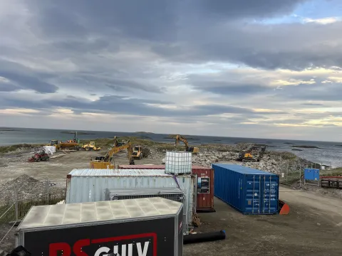 No description available.