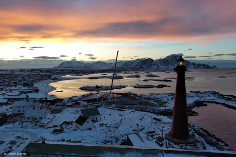 No description available.